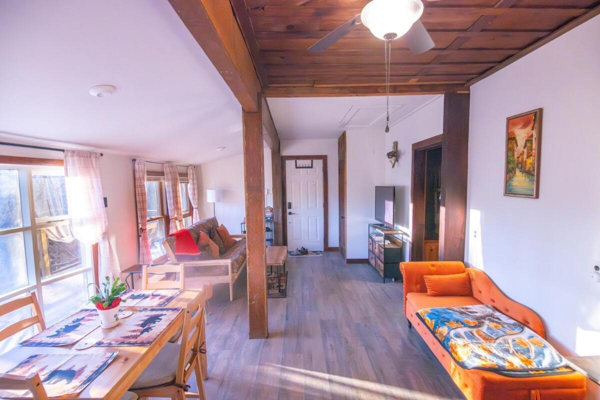 Rustic Retreat Fireplace, Casino, Camelback Close To Everything! Holiday home