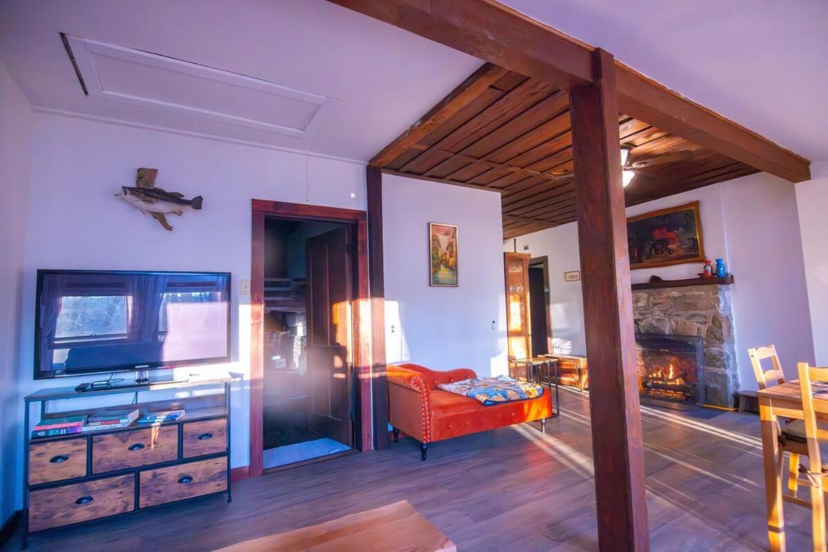 Rustic Retreat Fireplace, Casino, Camelback Close To Everything! *